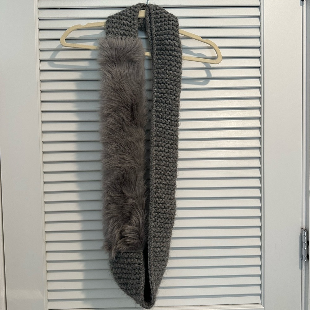 Gray Knit Scarf with Fur Accent